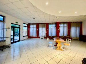 3 rooms Commercial property in Aosta, Italy No. 201628