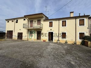 5 bedrooms House in Zimella, Italy No. 213688