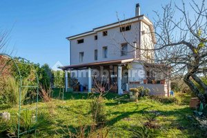 3 bedrooms Villa in Manziana, Italy No. 214622