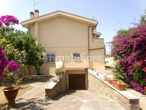 2 bedrooms Villa in Anzio, Italy No. 220005