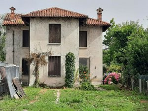 6 rooms House in Udine, Italy No. 228933