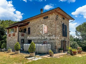 4 rooms House in Todi, Italy No. 237403