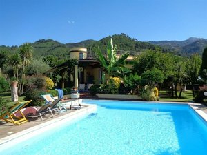 5 bedrooms Villa in Massa, Italy No. 237521