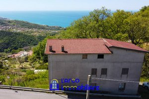 5 rooms Building in Cosenza, Italy No. 237967