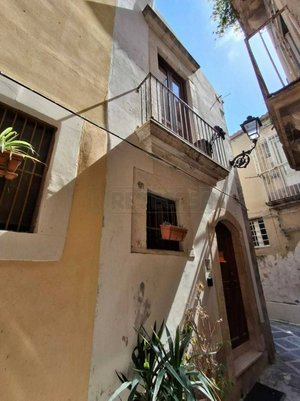 2 bedrooms House in Syracuse, Italy No. 243253