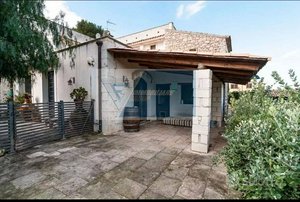 4 bedrooms Villa in Syracuse, Italy No. 250078