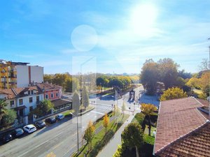 3 bedrooms Apartment in Mantua, Italy No. 250380