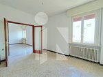 3 bedrooms Apartment in Mantua, Italy No. 250380 - Image 6