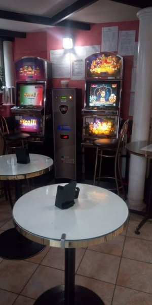 2 rooms Commercial property in Milan, Italy No. 250632