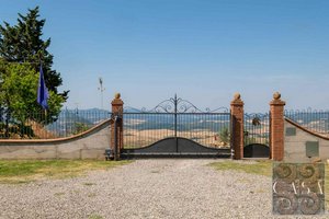 4 bedrooms House in Volterra, Italy No. 400