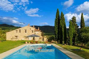 4 bedrooms Villa in Arezzo, Italy No. 434