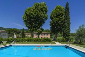 6 bedrooms Villa in Pistoia, Italy No. 435