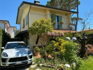 3 bedrooms Villa in Montignoso, Italy No. 49606