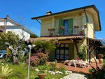 3 bedrooms Villa in Montignoso, Italy No. 49606 - Image 2