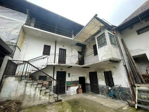 2 bedrooms House in Borgomanero, Italy No. 49794