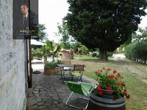 6 bedrooms Villa in Montalcino, Italy No. 511