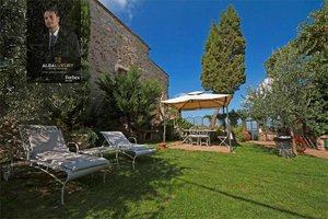 5 bedrooms Villa in Castiglione d'Orcia, Italy No. 526