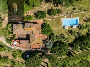 5 bedrooms Villa in Sinalunga, Italy No. 537