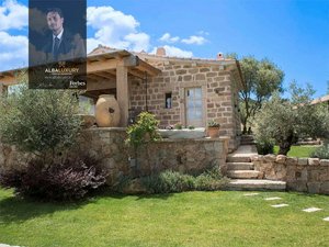 5 bedrooms Villa in Olbia, Italy No. 541