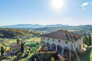 9 bedrooms Villa in Lucca, Italy No. 546