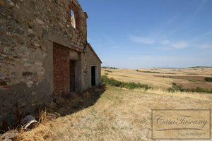 4 bedrooms Land in Volterra, Italy No. 575