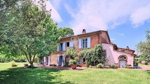 4 bedrooms Land in Altopascio, Italy No. 64437