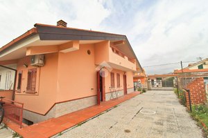 3 rooms House in Cropani, Italy No. 7336