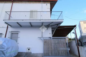 5 rooms House in Sellia Marina, Italy No. 7339