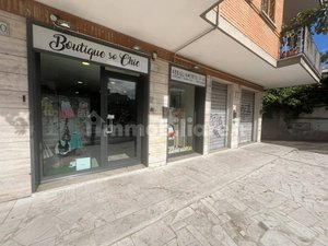 2 rooms Commercial property in Rome, Italy No. 77071