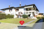 3 bedrooms Villa in Sumirago, Italy No. 85157 - villa in Italy