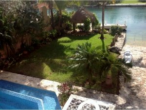 5 bedrooms House in Solidaridad, Mexico No. 186900