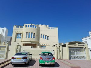 6 bedrooms Villa in Al Amarat, Oman No. 1295