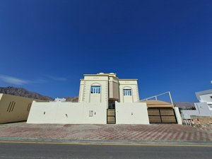 4 bedrooms Villa in Al Amarat, Oman No. 1497