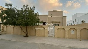 4 bedrooms Villa in As Sib, Oman No. 311