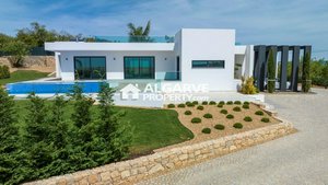 4 bedrooms Villa in Loule, Portugal No. 100512