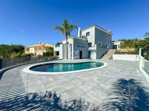 4 bedrooms Villa in Loule, Portugal No. 131169