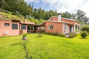 3 bedrooms Villa in Ponta do Sol, Portugal No. 144738