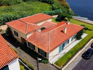 5 bedrooms House in Angra do Heroismo, Portugal No. 180005