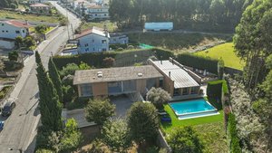4 bedrooms House in Revelhe, Portugal No. 21126