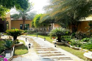 7 bedrooms Villa in The Pearl, Qatar No. 219