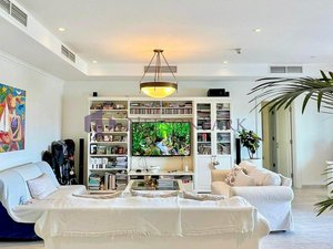 3 bedrooms Apartment in Doha, Qatar No. 382