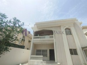 5 bedrooms Villa in Doha, Qatar No. 597