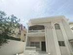5 bedrooms Villa in Doha, Qatar No. 597 - villa in Qatar