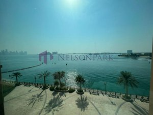4 bedrooms Office in Doha, Qatar No. 635