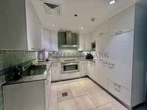 4 bedrooms Apartment in Doha, Qatar No. 833
