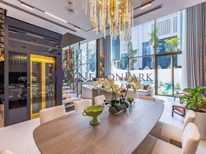 5 bedrooms Villa in Doha, Qatar No. 864