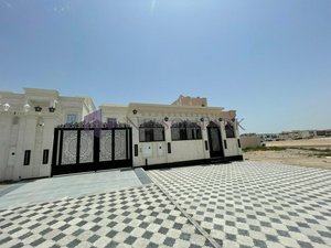 8 bedrooms Villa in Umm Salal Mohammed, Qatar No. 872