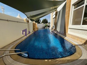 6 bedrooms Villa in Doha, Qatar No. 885
