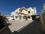 5 bedrooms Villa in Doha, Qatar No. 896 - villa in Qatar