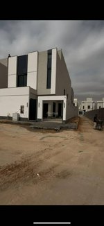 4 bedrooms Villa in Riyadh, Saudi Arabia No. 624 - villa in Saudi Arabia